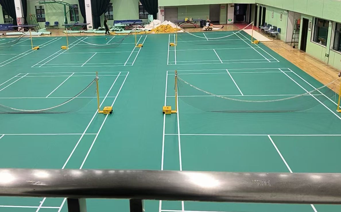 Mais de 1000 metros quadrados de piso de PVC para badminton em setembro de 2025. Centro Esportivo Multiuso.