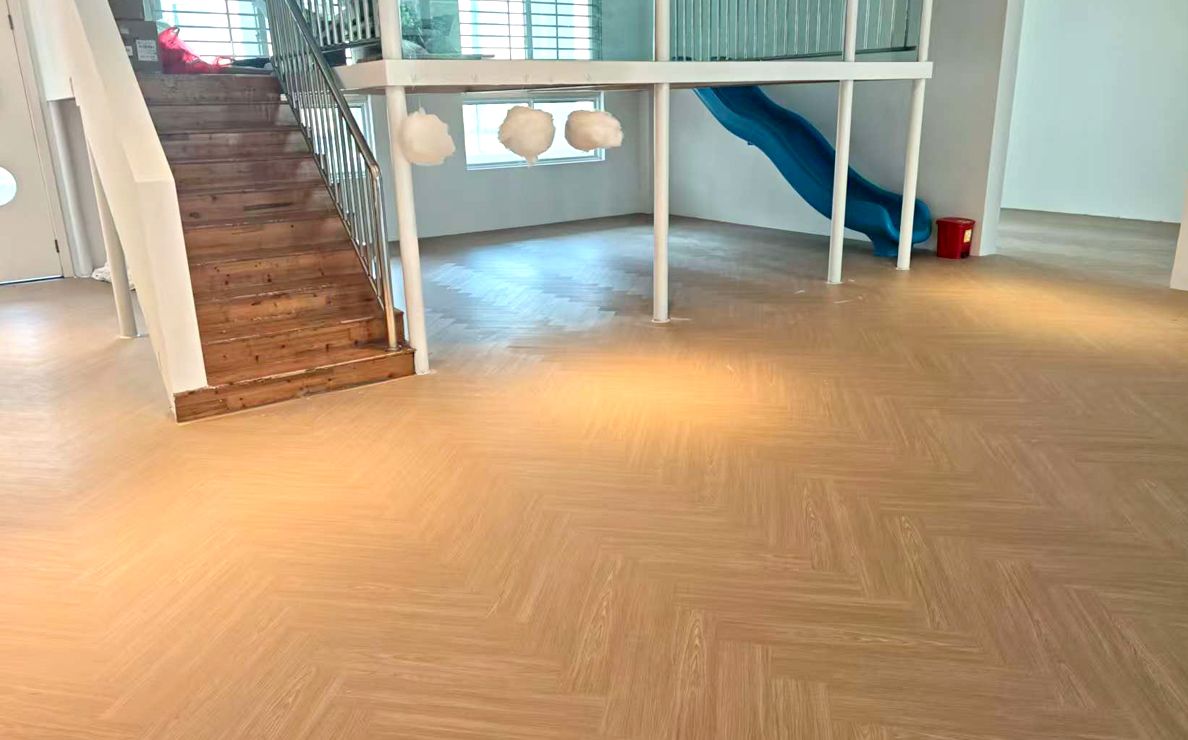 1300 metros quadrados de piso SPC Agosto de 2025 um jardim de infância